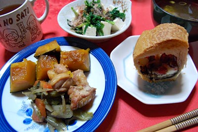 鶏とカボチャの煮物、ウドのキンピラ、豆腐と春菊とワカメのサラダ、お吸い物